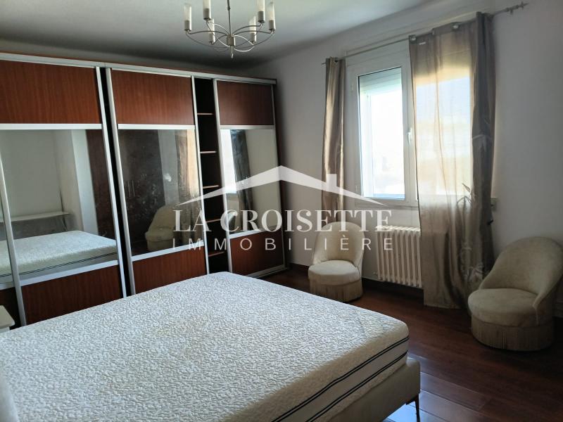 Étage de villa meublé S+3 avec jardin à La Marsa 